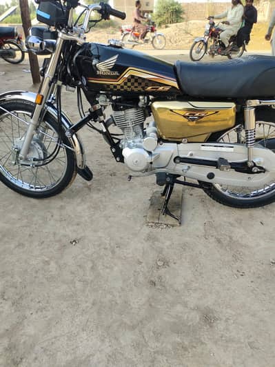 Honda 125 23/24 model self start gold edition for sale !