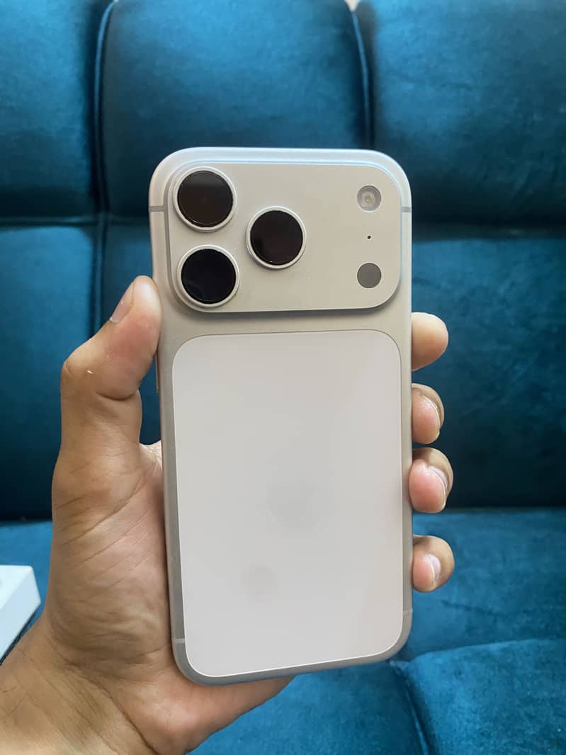 Apple iPhone 17 Pro 0