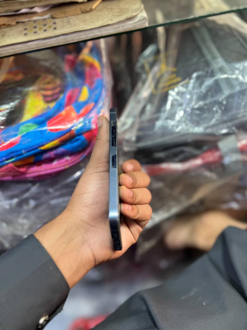 Apple iPhone 13 Pro 2