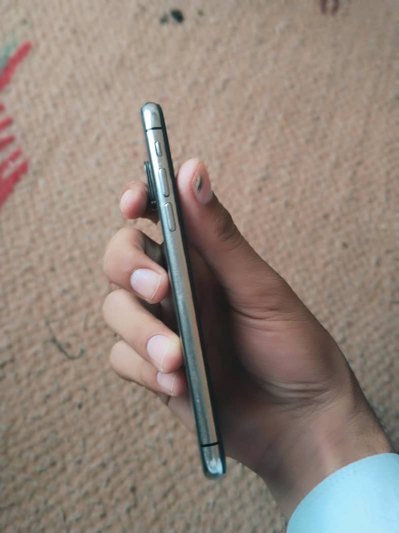 Apple iPhone X 3