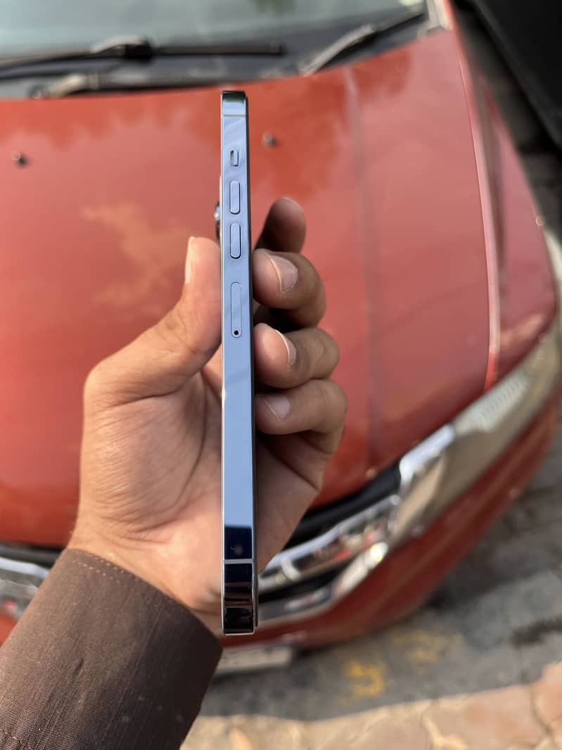 Apple iPhone 13 Pro Max 1