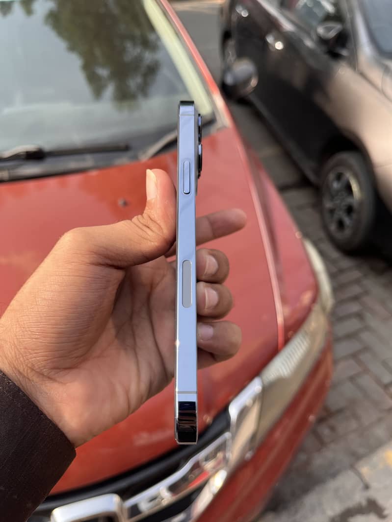 Apple iPhone 13 Pro Max 2