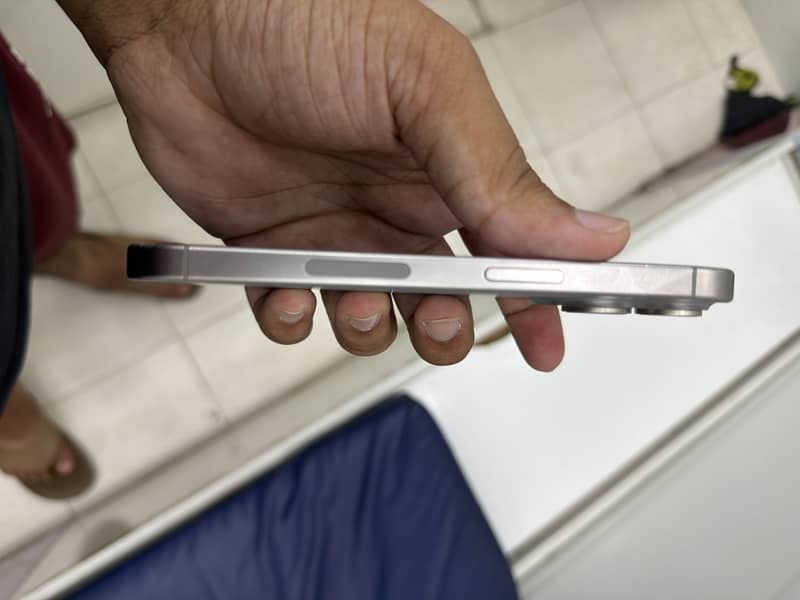Apple iPhone 15 Pro 2