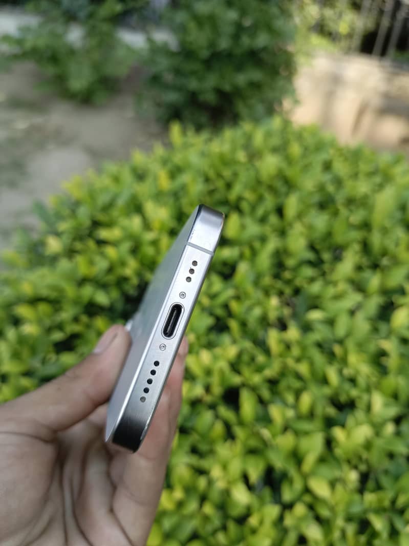 Apple iPhone 15 Pro 0