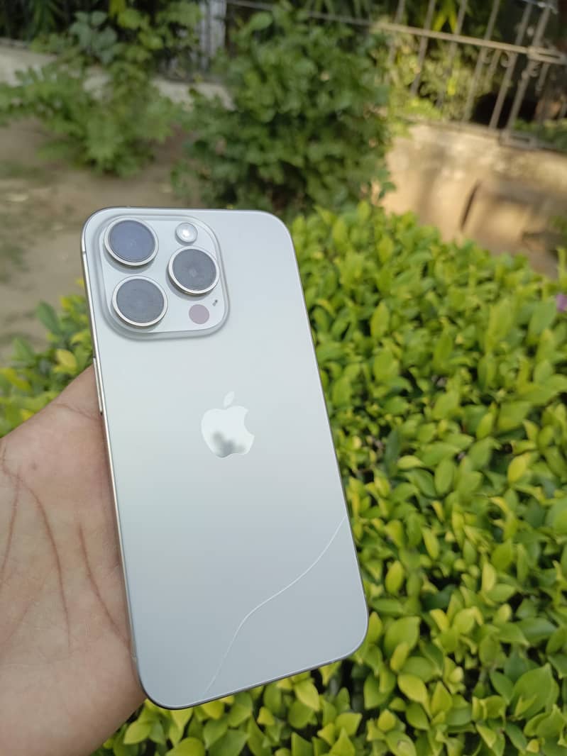 Apple iPhone 15 Pro 3