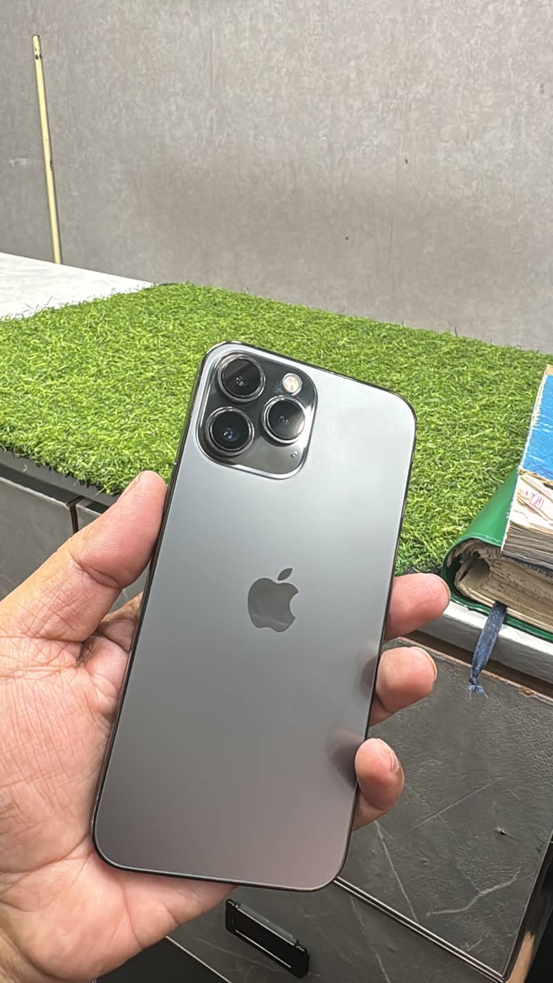 Apple iPhone 13 Pro Max 1
