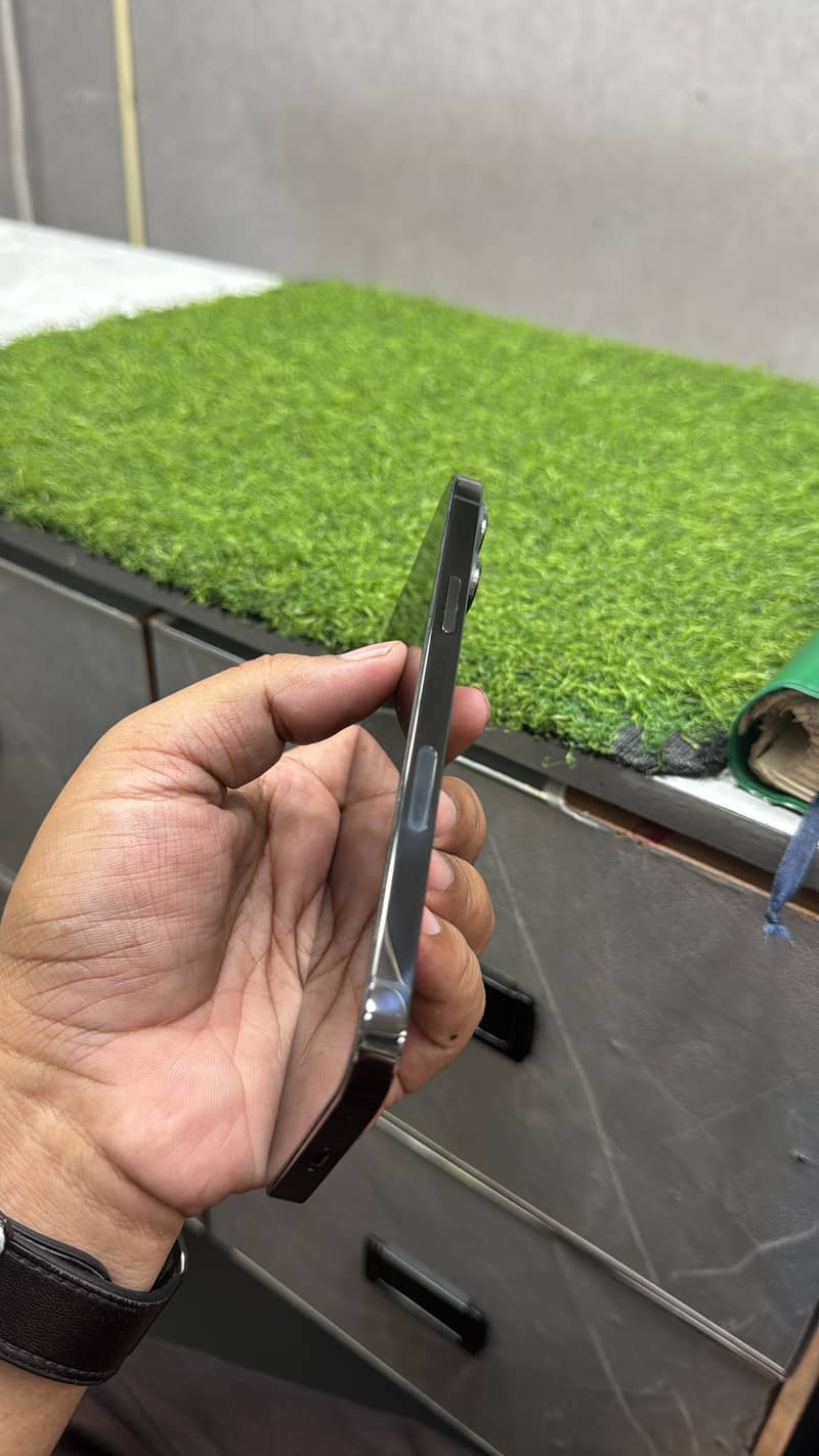 Apple iPhone 13 Pro Max 2