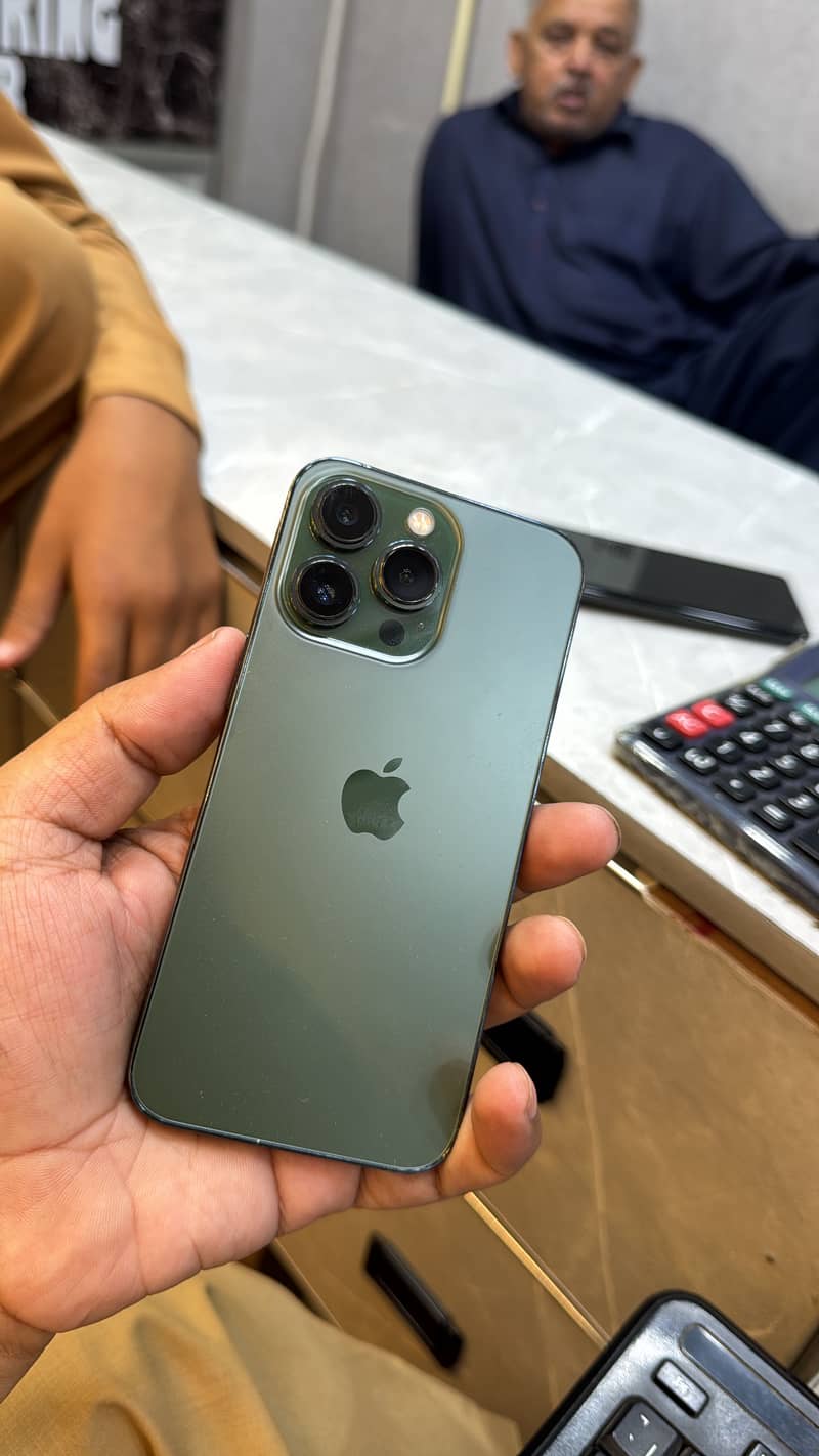 Apple iPhone 13 Pro Max 4