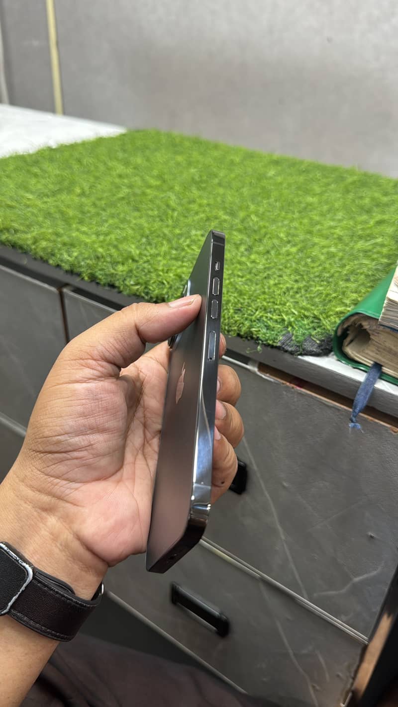 Apple iPhone 13 Pro Max 5