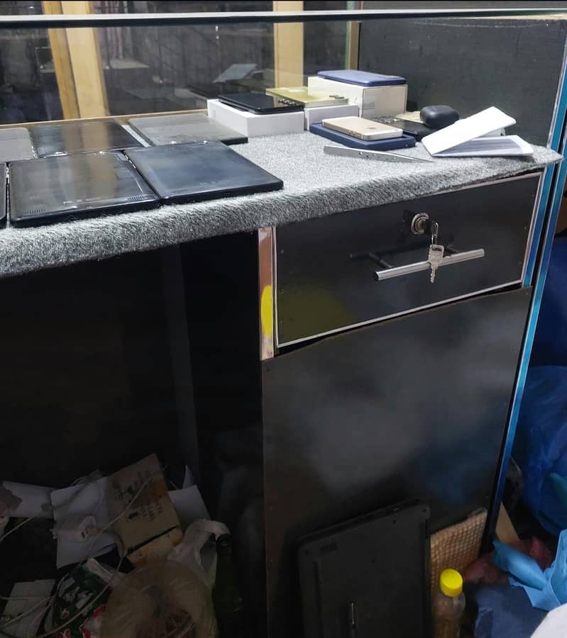 Counter Table 03018862264 1