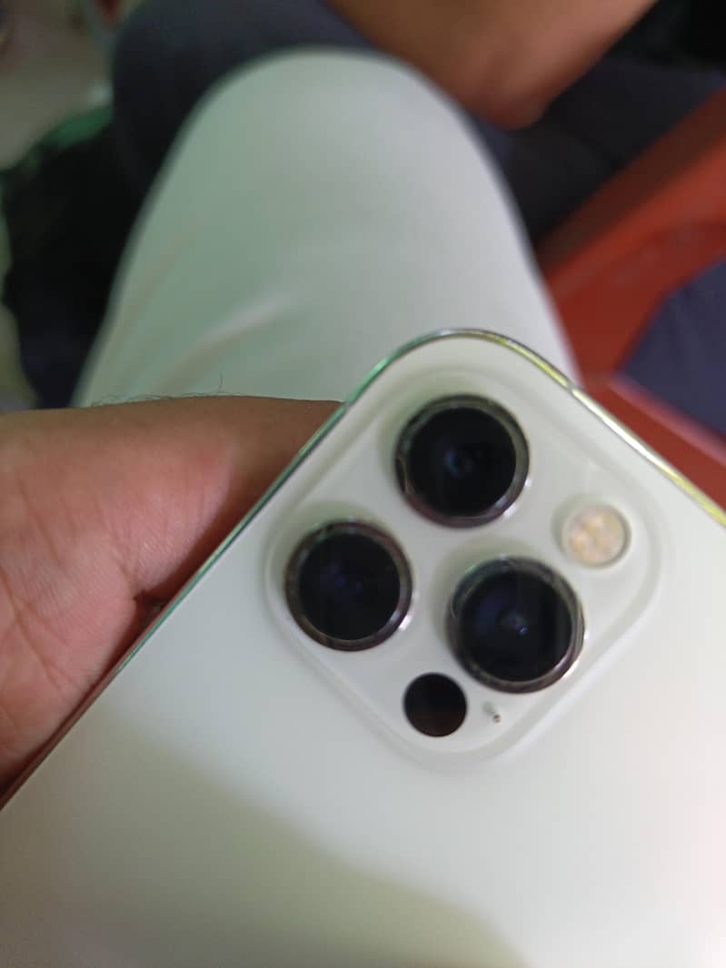 Apple iPhone 12 Pro 3