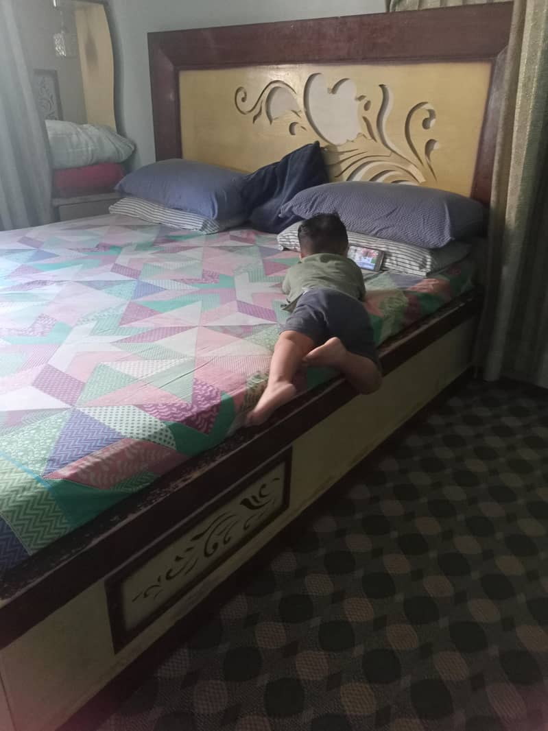 bed & furniture 3