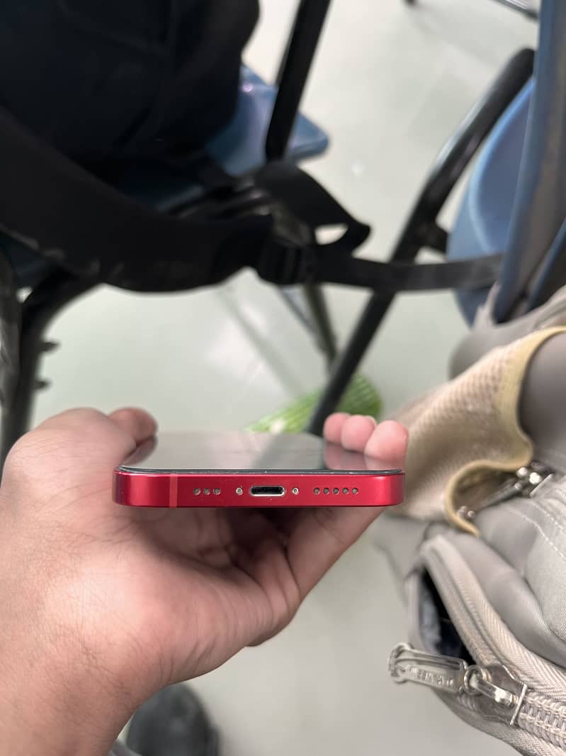 Apple iPhone 13 2
