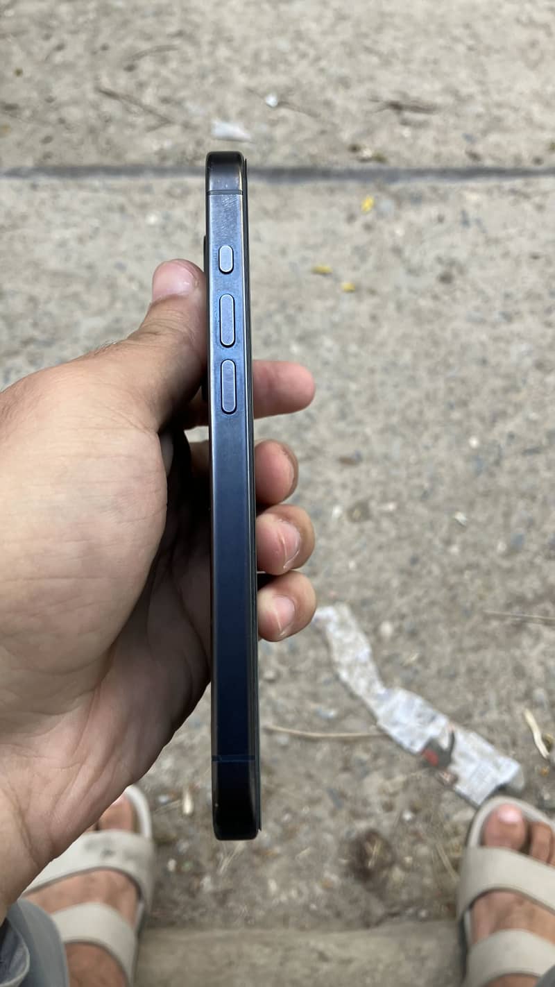 Apple iPhone 15 Pro 3