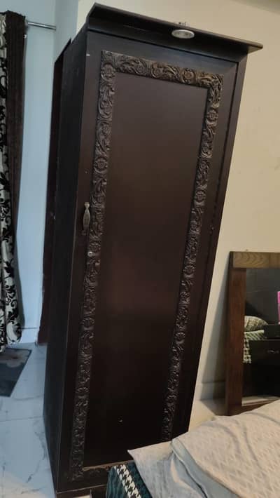 4/6 3 door almari