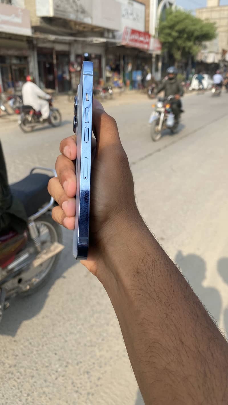 Apple iPhone 13 Pro 4