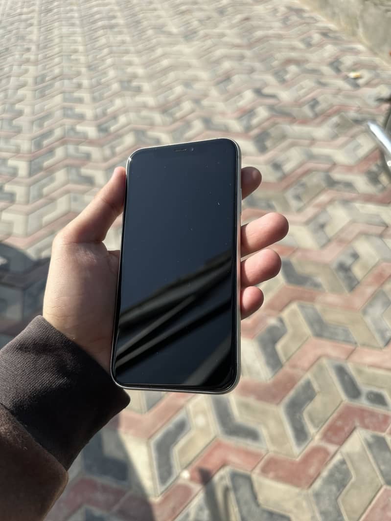 Apple iPhone 11 0
