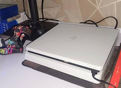 PS4 Jailbreak 1TB white edition with 2 controller – Gaming Console