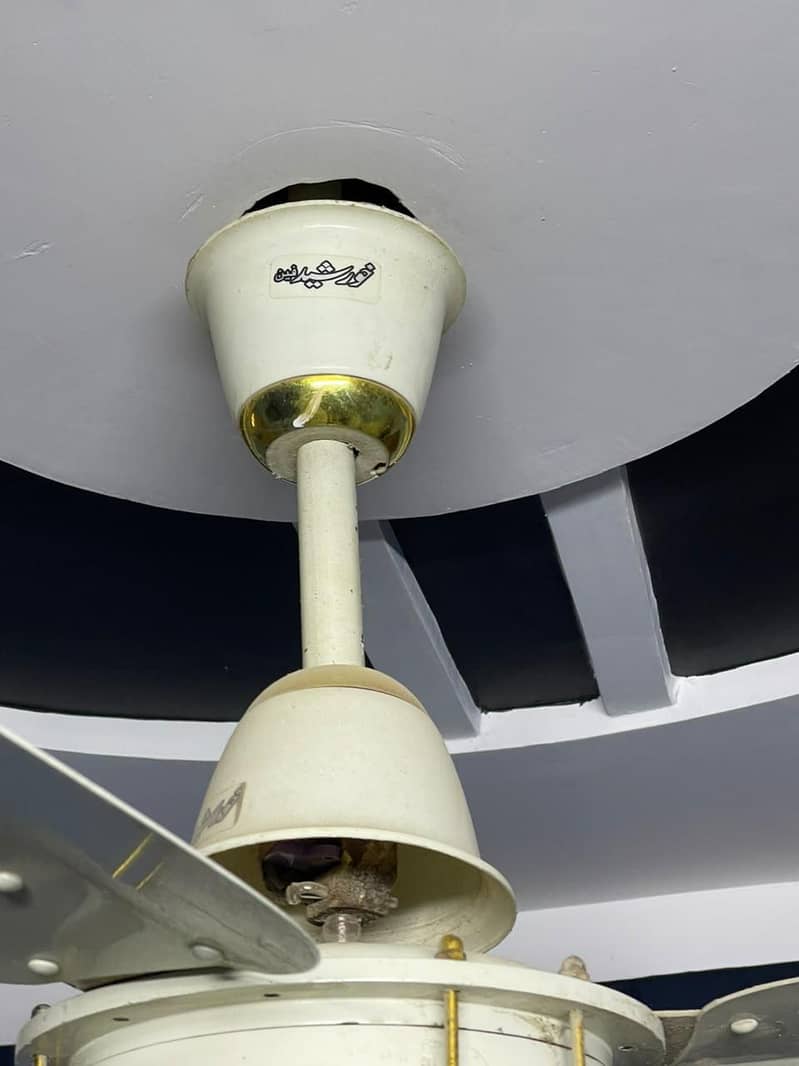 2 ceiling fans 4
