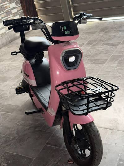 Scooty Z3 with paddlea