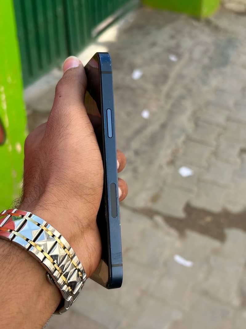 Apple iPhone 12 0