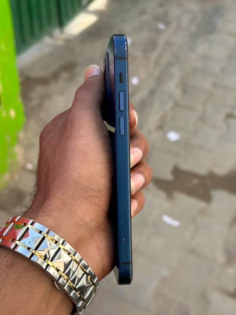 Apple iPhone 12 1