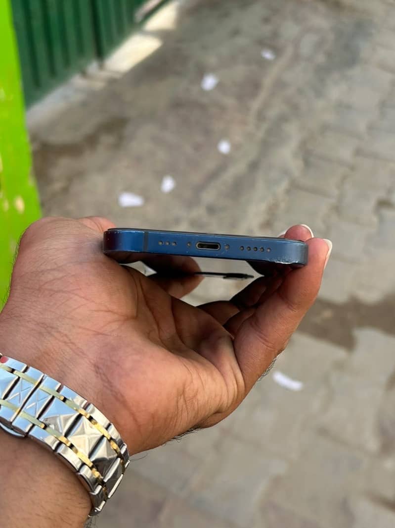 Apple iPhone 12 3