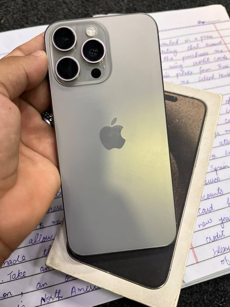 Apple iPhone 15 Pro Max 0