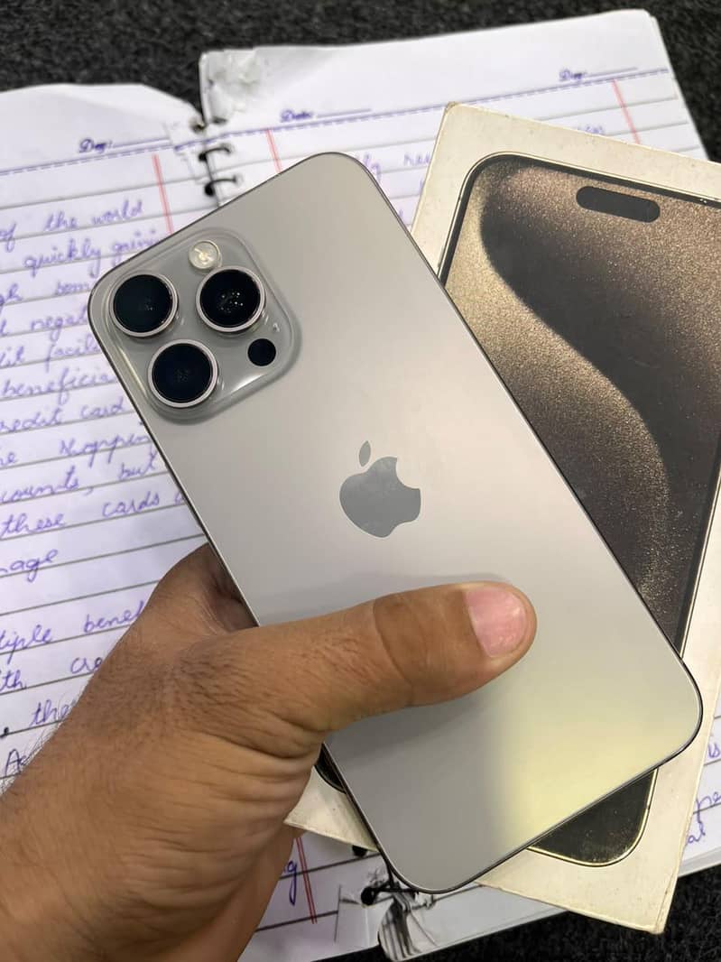 Apple iPhone 15 Pro Max 4