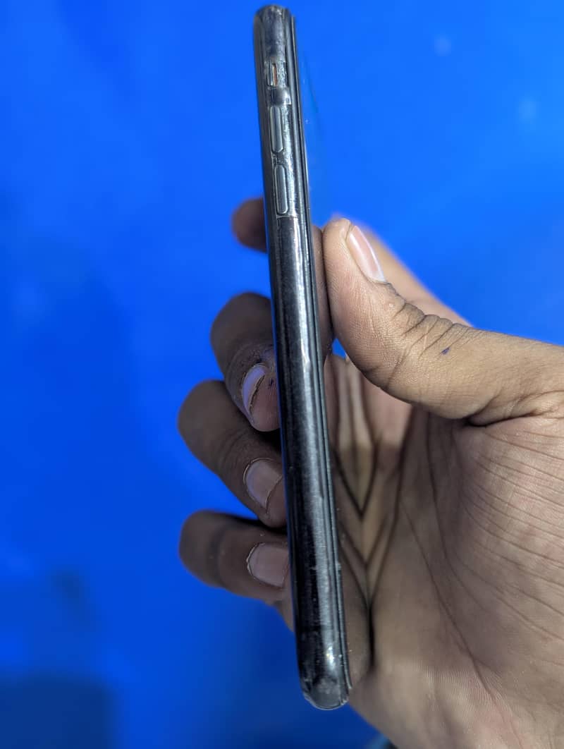 Apple iPhone X 4