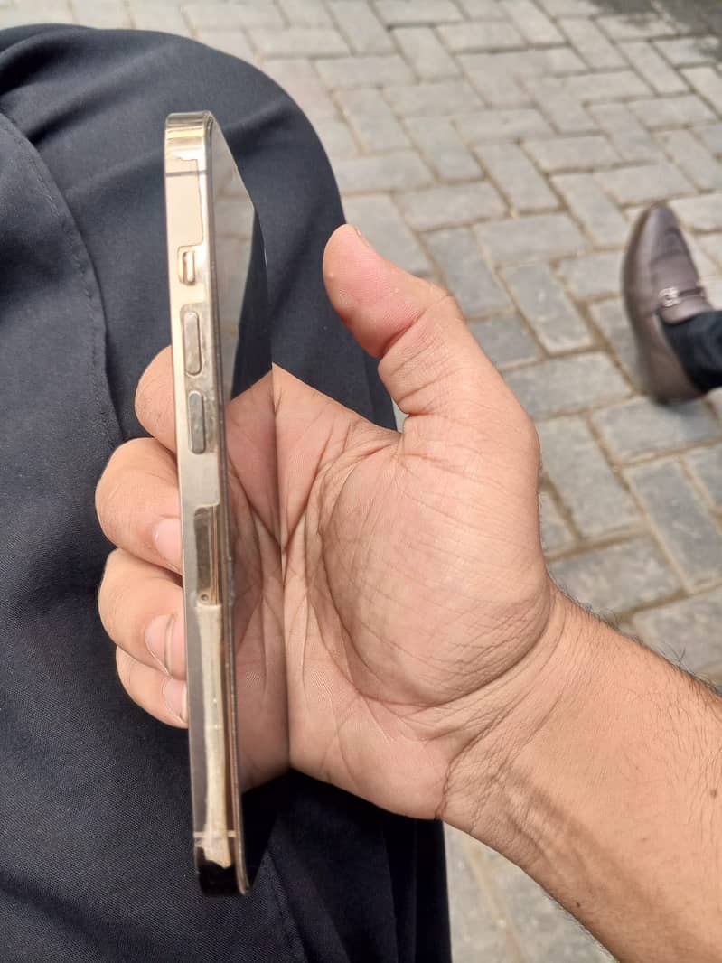 Apple iPhone 13 Pro 3