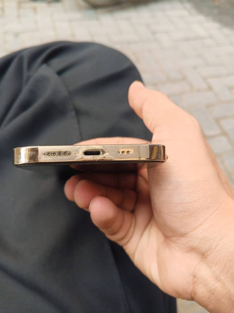 Apple iPhone 13 Pro 4
