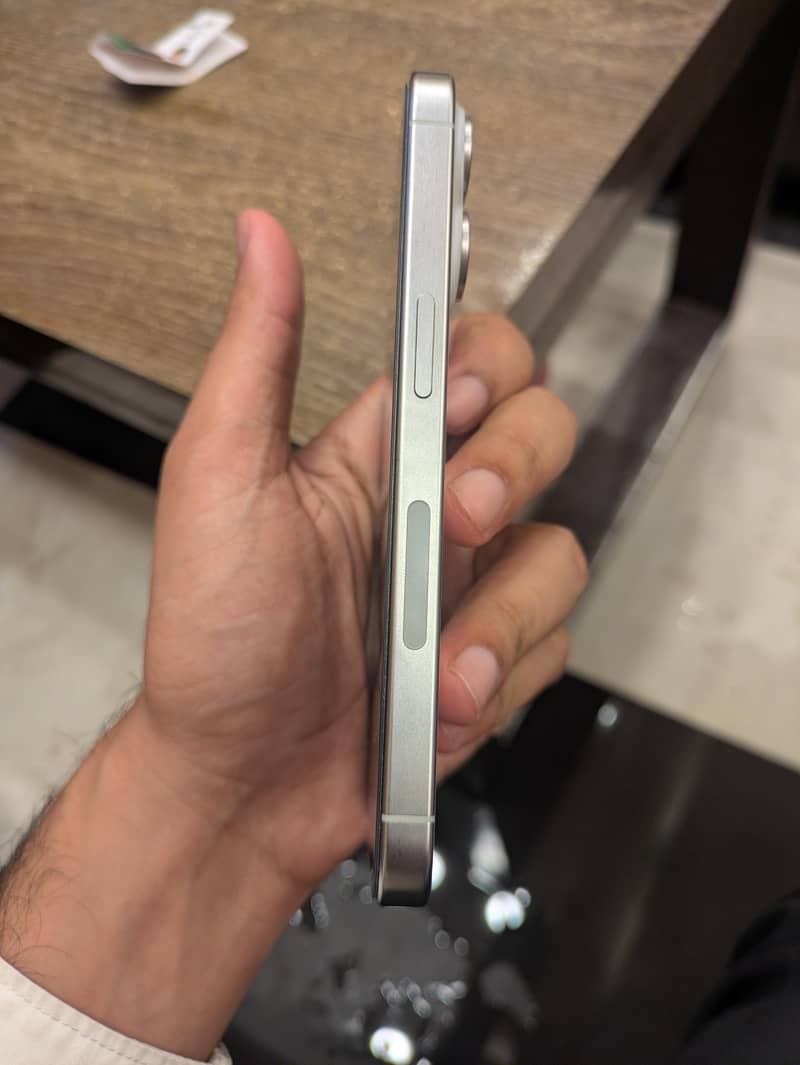 Apple iPhone 15 Pro 2