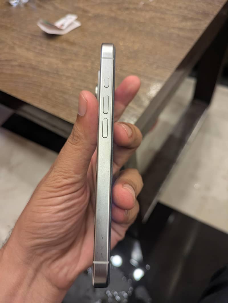 Apple iPhone 15 Pro 3