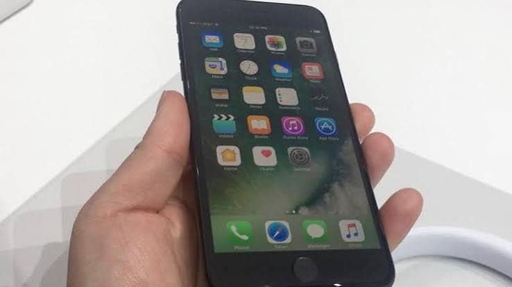 Apple iPhone 7 0