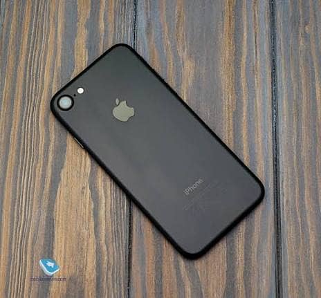 Apple iPhone 7 1