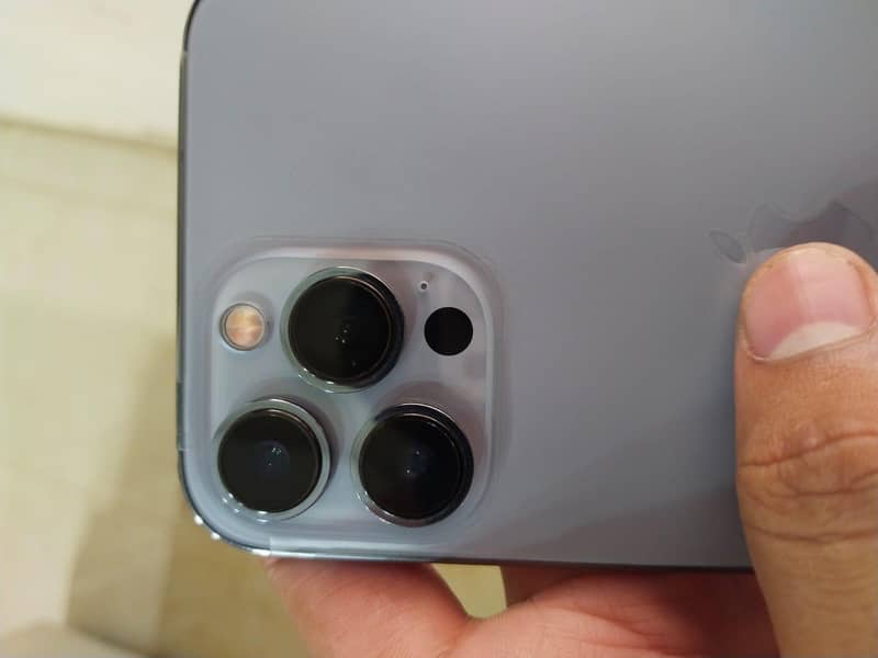 Apple iPhone 13 Pro Max 6