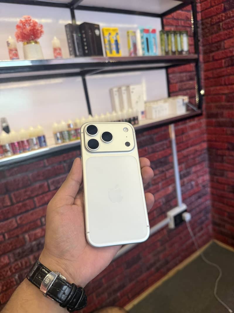 Apple iPhone 17 Pro 0