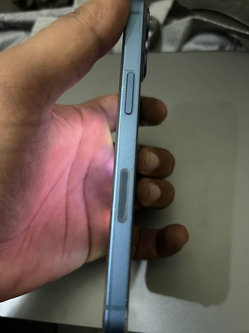 Apple iPhone 13 4