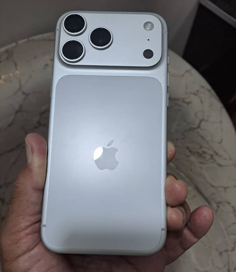 Apple iPhone 17 Pro Max 0