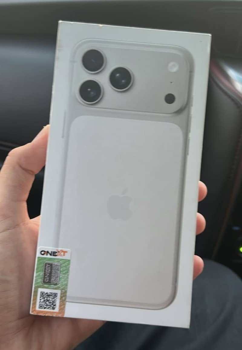 Apple iPhone 17 Pro Max 4