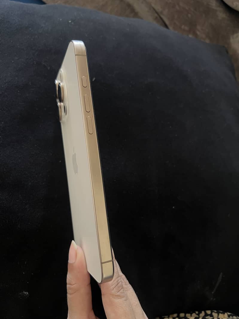 Apple iPhone 16 Pro Max 4