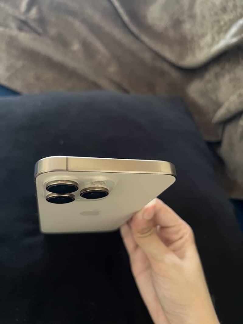 Apple iPhone 16 Pro Max 5