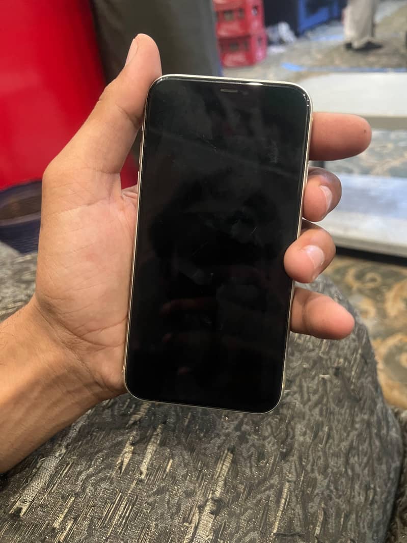 Apple iPhone 11 4