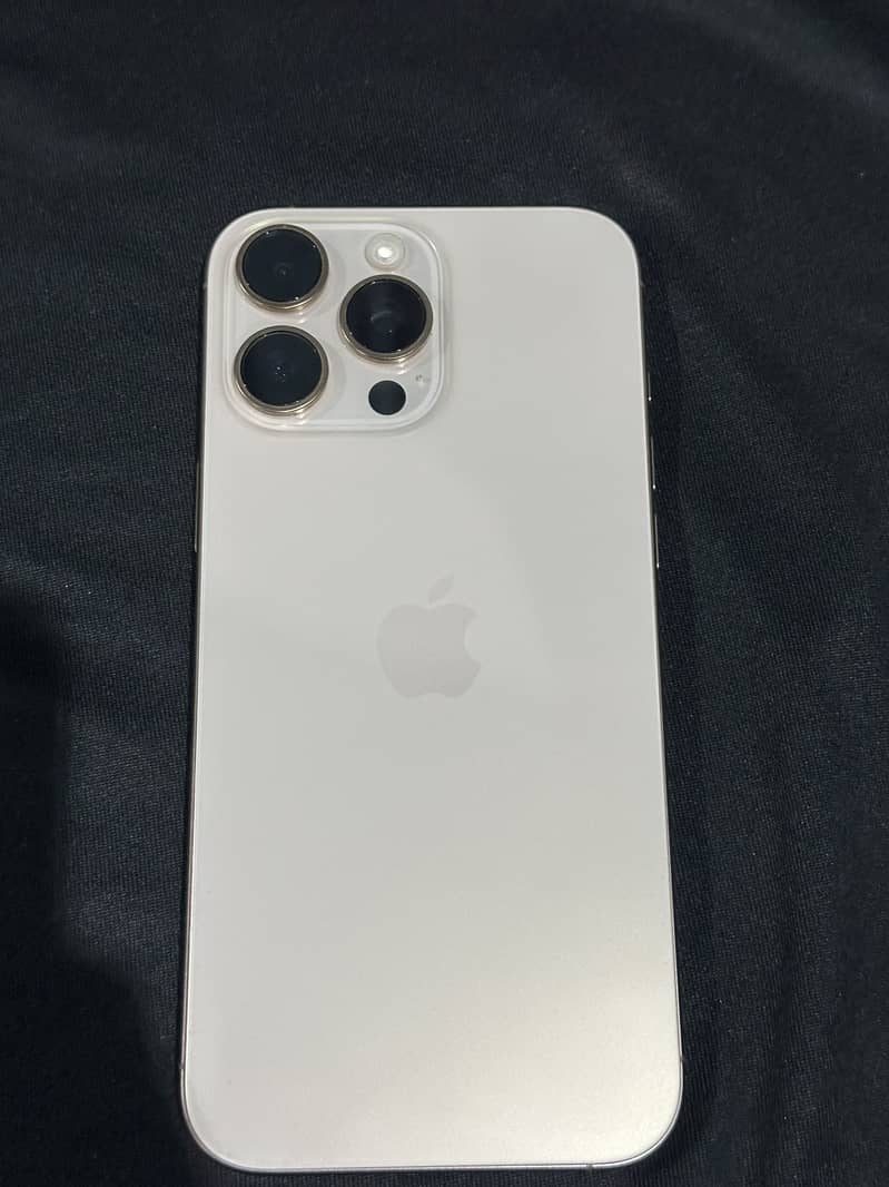 Apple iPhone 16 Pro Max 2