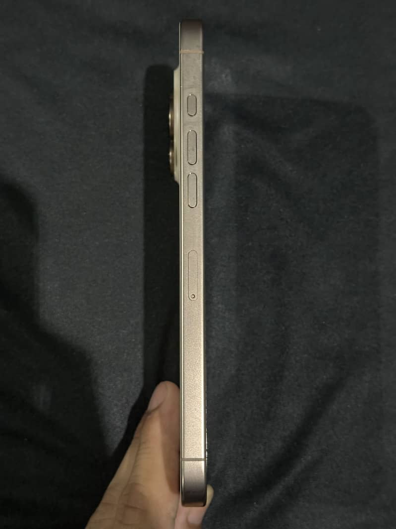 Apple iPhone 16 Pro Max 3