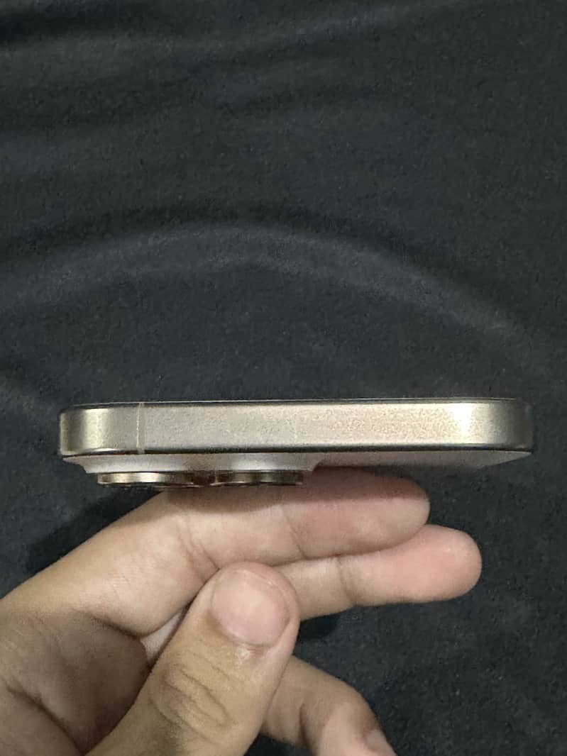 Apple iPhone 16 Pro Max 5