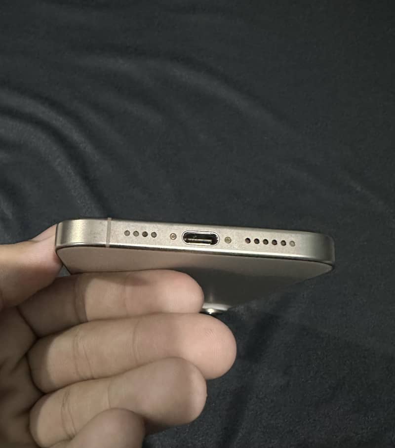 Apple iPhone 16 Pro Max 6