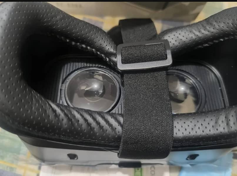 vr box with remote 3