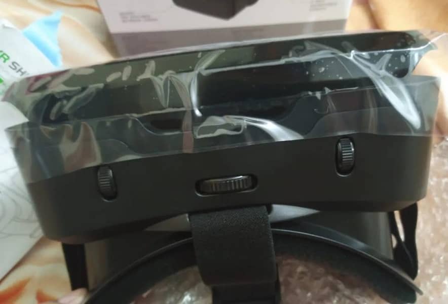 vr box with remote 4